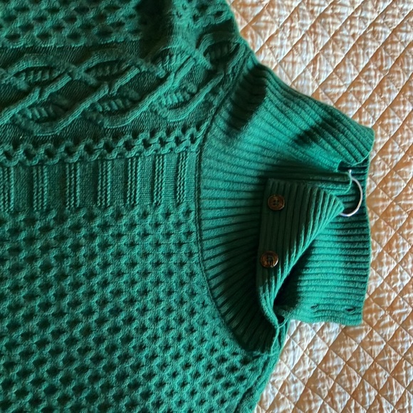 Talbot’s cable knit sweater cape in forest green. Size 1x. - Picture 4 of 9